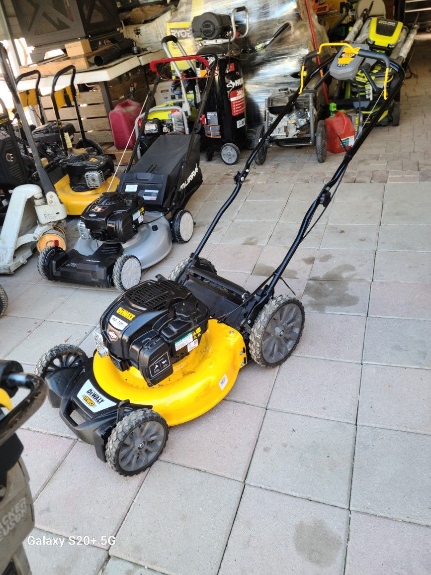 Dewalt 21-in 3-in-1 Gas Self Propelled Walk Behind Lawn Mower
