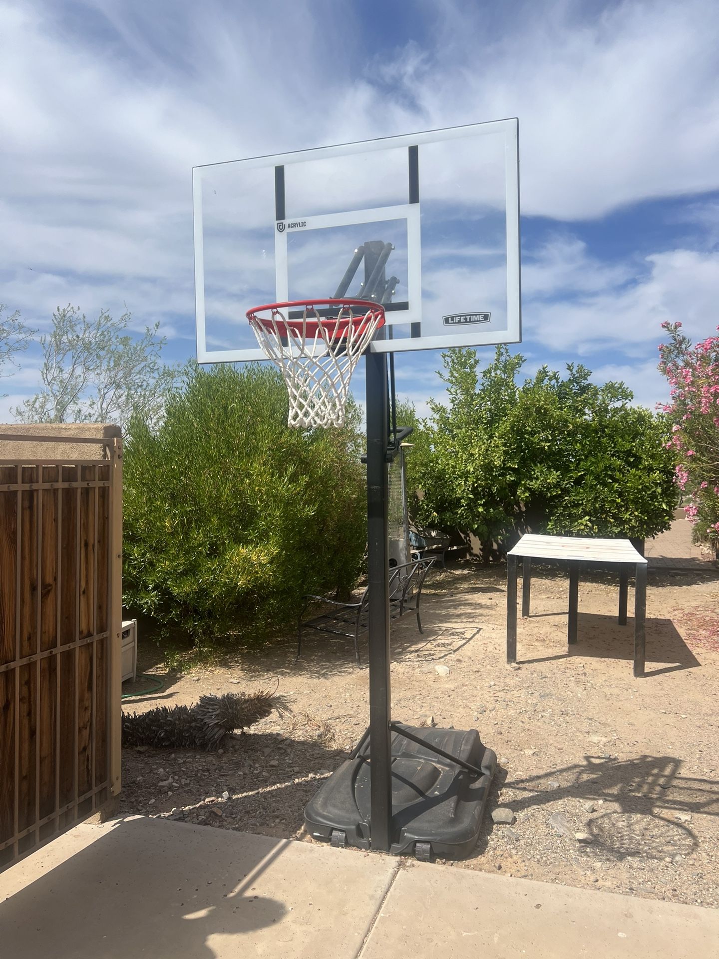 BASKETBALL HOOP
