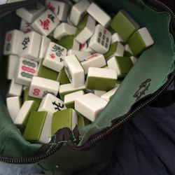Complete Mahjong Kit With Dice Mat And Carry Bag