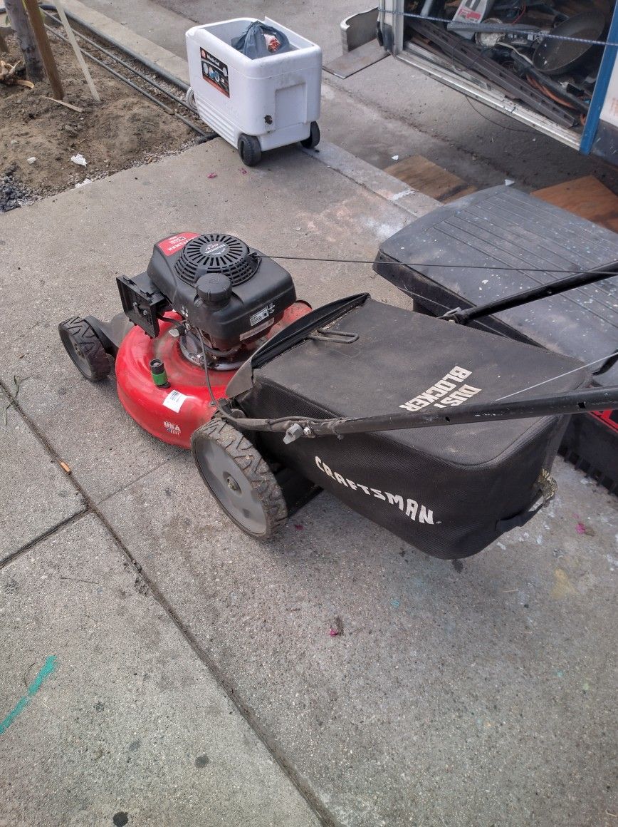 Craftsman M140 Lawn mower w 160cc Honda Engine