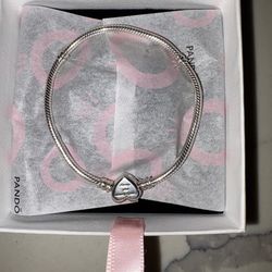 Pandora bracelet. Box not included