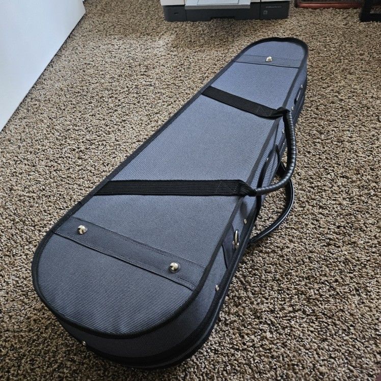 Yamaha AV5-44SC 4/4 Student Violin. Case, bow, and original box included. Unused and in mint condition.