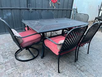 Metal Rectangle Outdoor Patio Table & 6 Outdoor Patio Chairs w/ Cushions