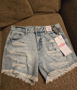 New with Tags Celebrity Pink Hi Rise Boyfriend The Bobby Shorts Size 9/29
