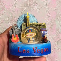 Pre-Loved | Las Vegas 3D Snow Globe
