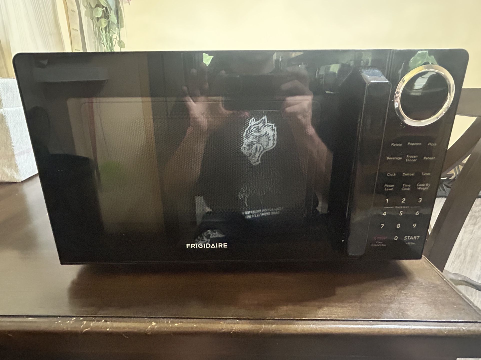 Microwave(NEED GONE ASAP)