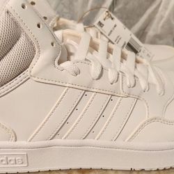 New ADIDAS WOMENS Shoes SIZE 9