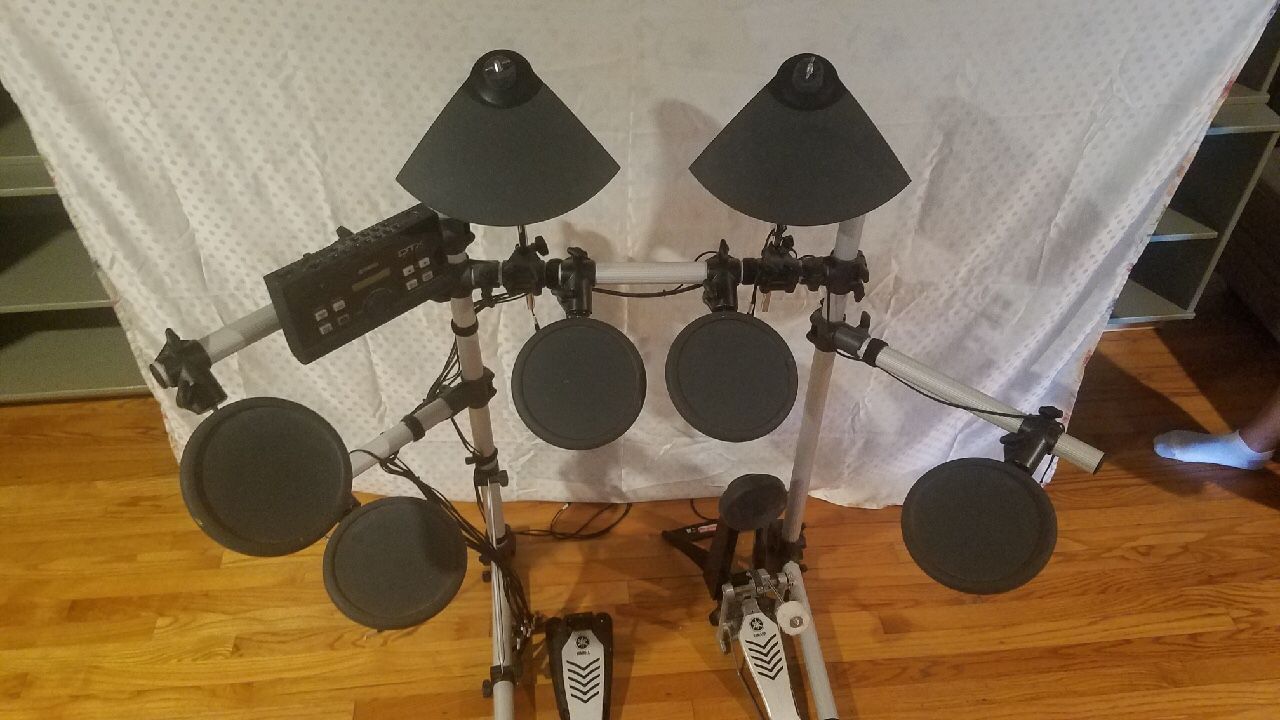 Yamaha drum set