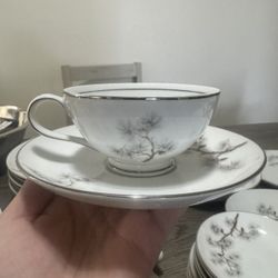 Fashion Manor Fine China