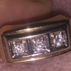 14k .3 Diamonds .1930 Ring. V S 1 Diamond