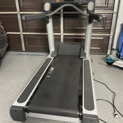 Mission Viejo - Life Fitness CLST Integrity Treadmill