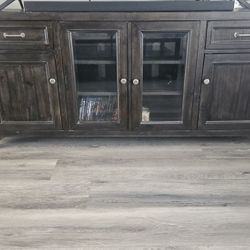 Valencia 70-in TV Stand