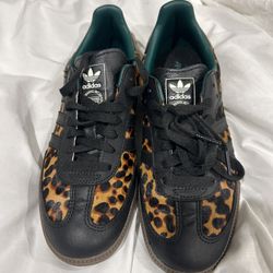 Women’s Adidas Sambas 