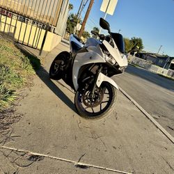 2016 Yamaha R3