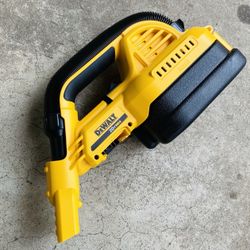 DeWalt 20v MAX Cordless 1/2 Gal. Wet/Dry Portable Vacuum (Tool Only)