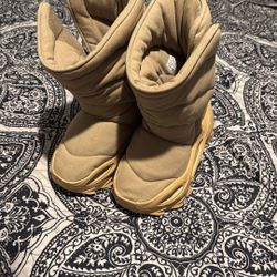 Yeezy Boots Sz 11 