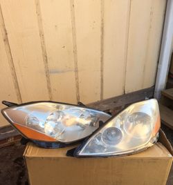 Toyota Sienna LE 2007 Headlights