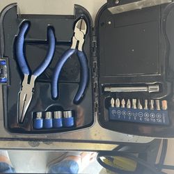 portable hand tools set with light