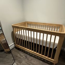 Crib - Amazing Condition!