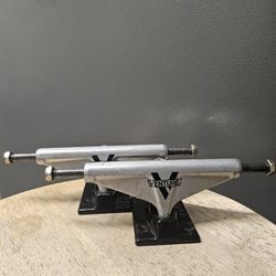 Venture Skateboard Trucks