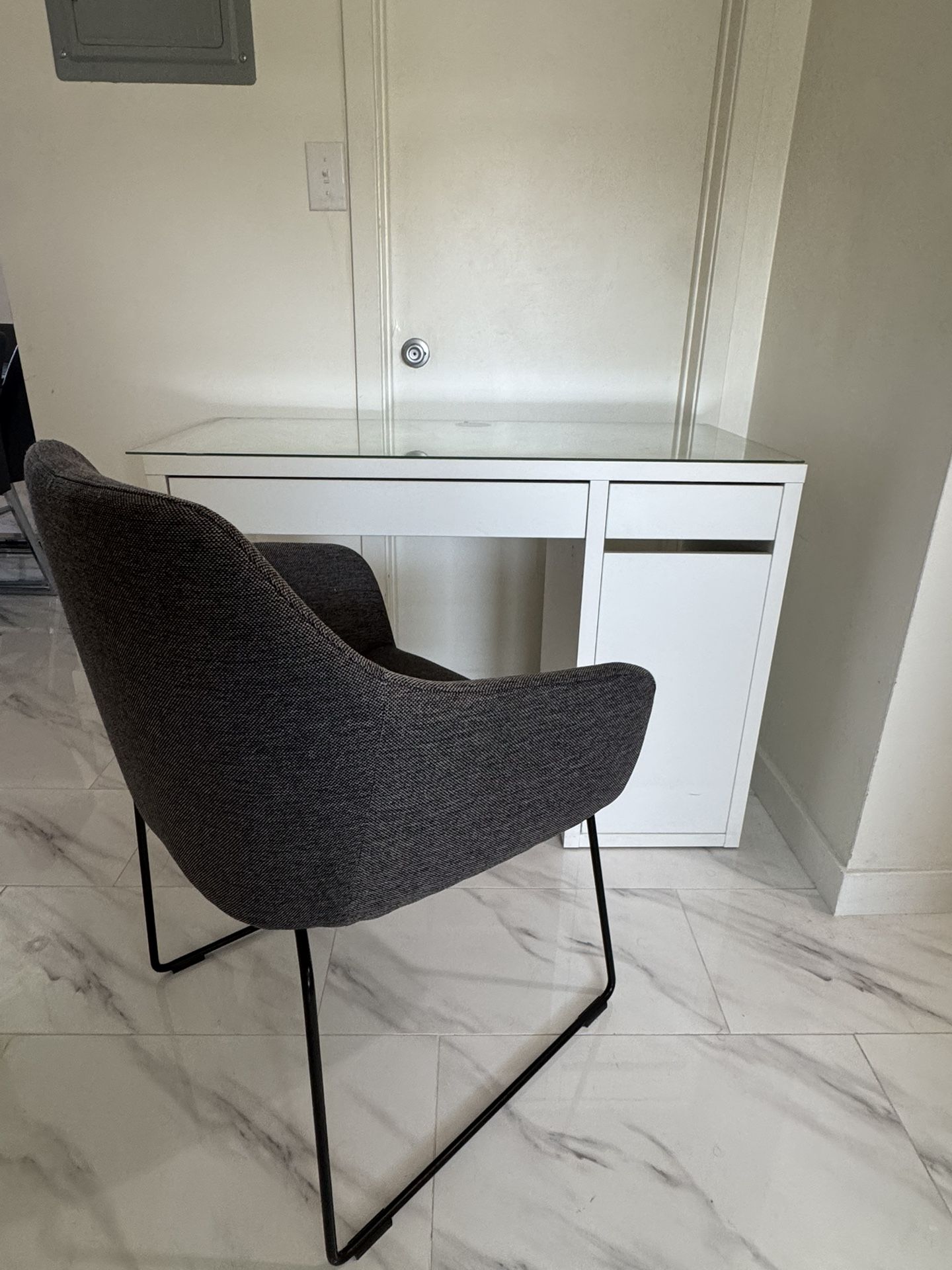 White Office Desk And Chair