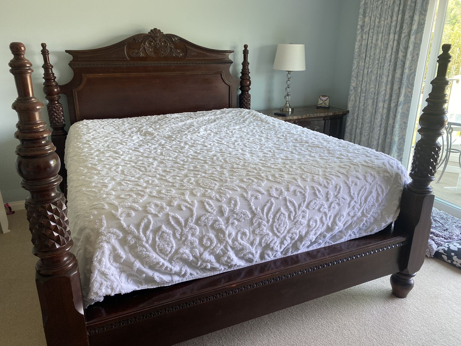 Bernhardt King Bedroom Set  Two Nightstands/dresser