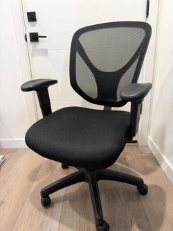 Black Mesh Office Chair / Desk Chair - Great Condition