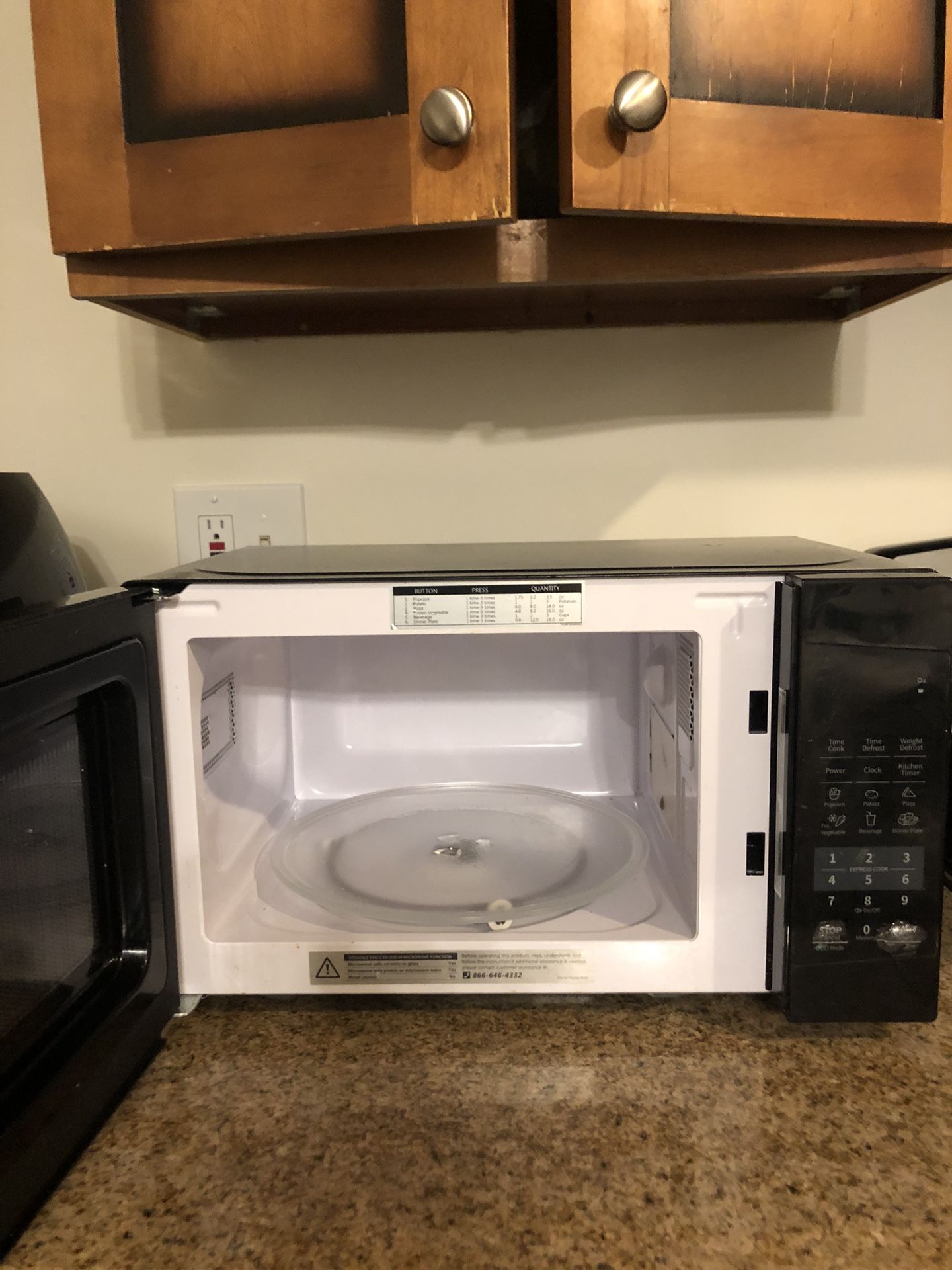 Comfee Microwave for Sale in Union City, NJ - OfferUp