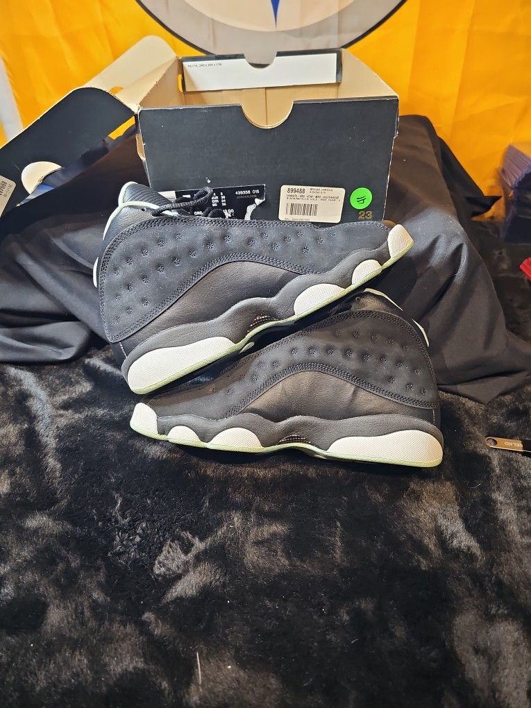 Size 5.5y- 41. Jordan 13 Retro Mint Foam