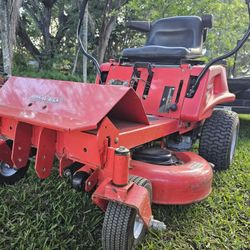 Gravely 40" Zero Turn Riding Mower. Please Read Description Below 