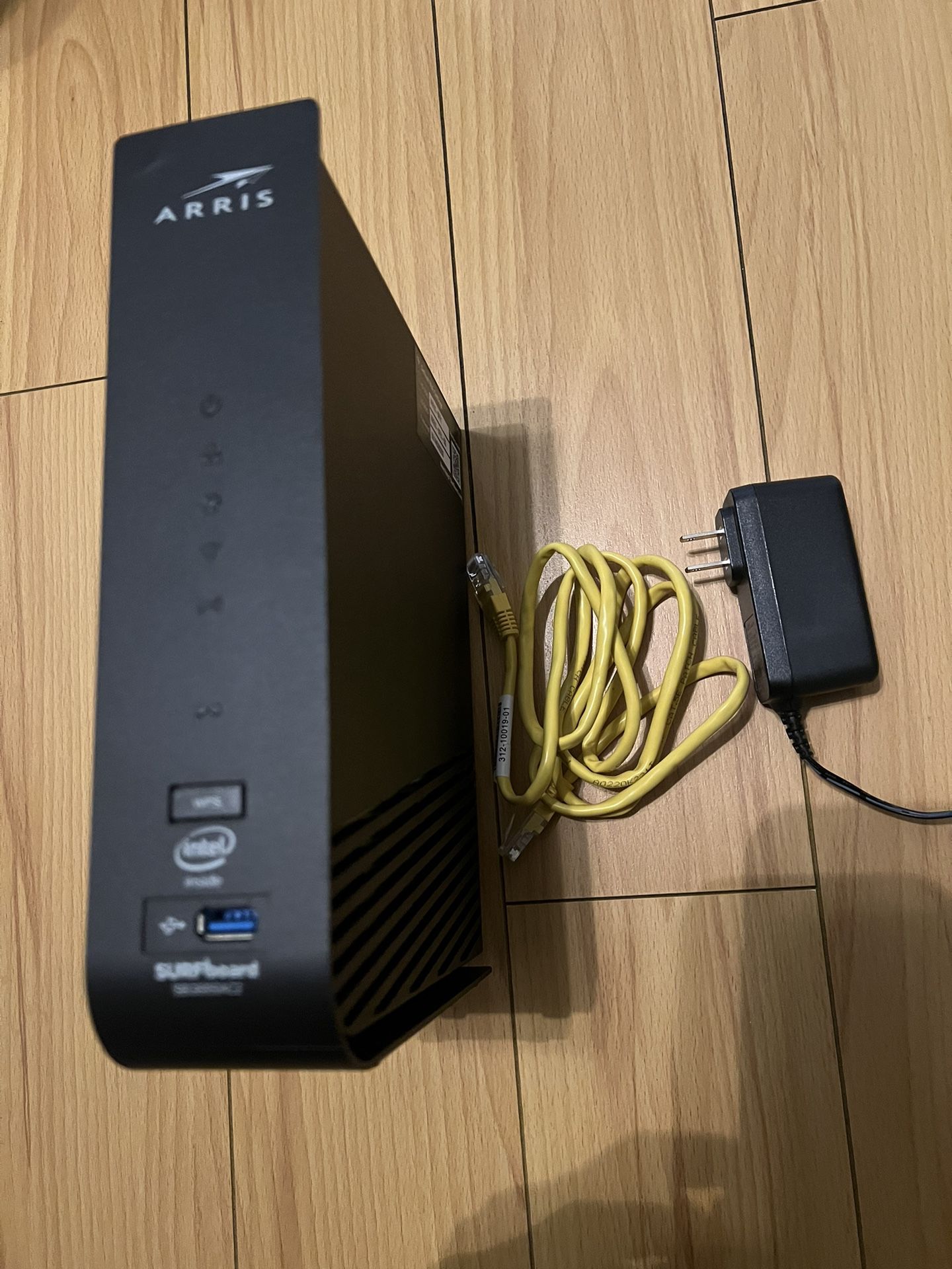 Like New ARRIS Surfboard SBG6950AC2 DOCSIS 3.0 Cable Modem & AC1900 Wi-Fi Router 