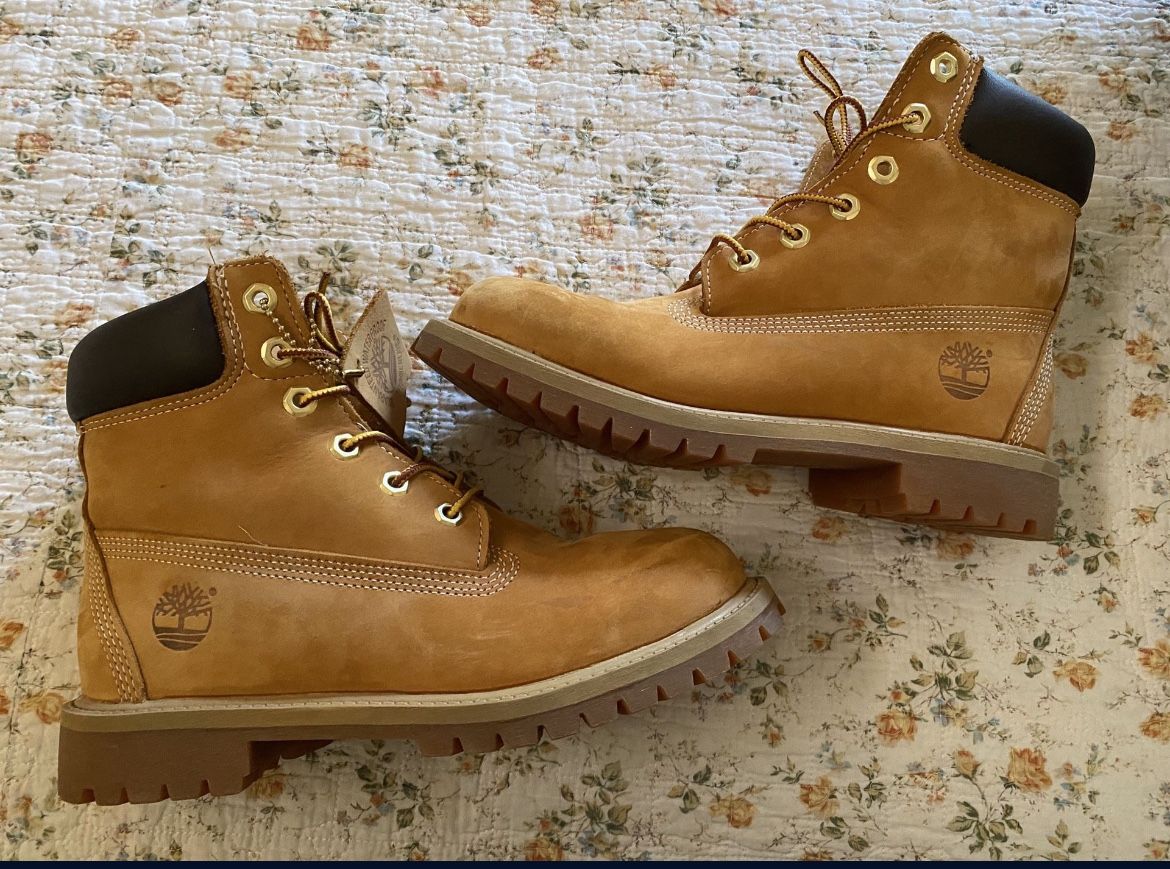 Junior Timberlands- With Damaged box