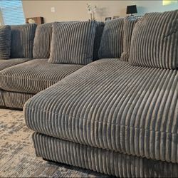 Lindyn 3pc Chaise Sectional New