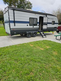 Toy hauler, sleeps 6