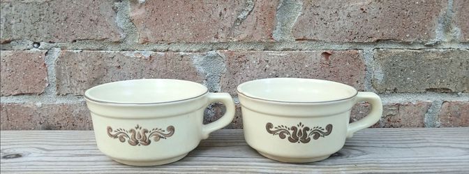 Vintage Pfaltzgraff Village 16 Oz Soup Mugs