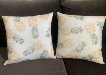 Throw Pillows - Pineapple Print 18x18