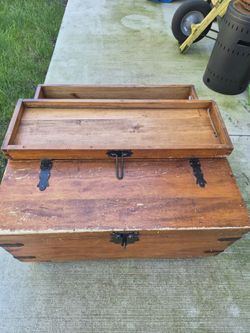 Coffee/storage table