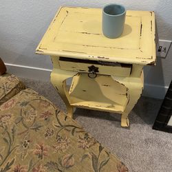 Cute Shabby Chic Side/End Table