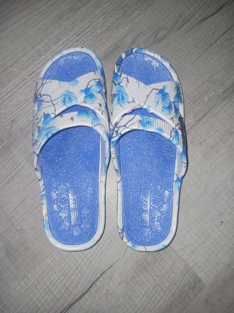 Woman Sandel Size 11