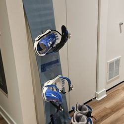 FORUM JP WALLER SNOWBOARD WITH BURTON BOOTHS