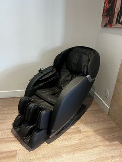 insignia Massage chair with leg attachment insignia