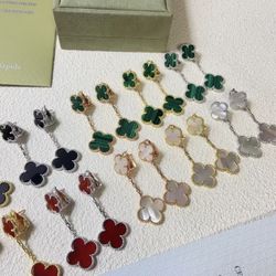 van cleef for cheap these cost around 5k and i’m doing blessing for the woman’s out there that want these 