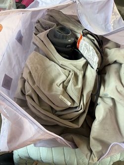 Queen air mattress with pump