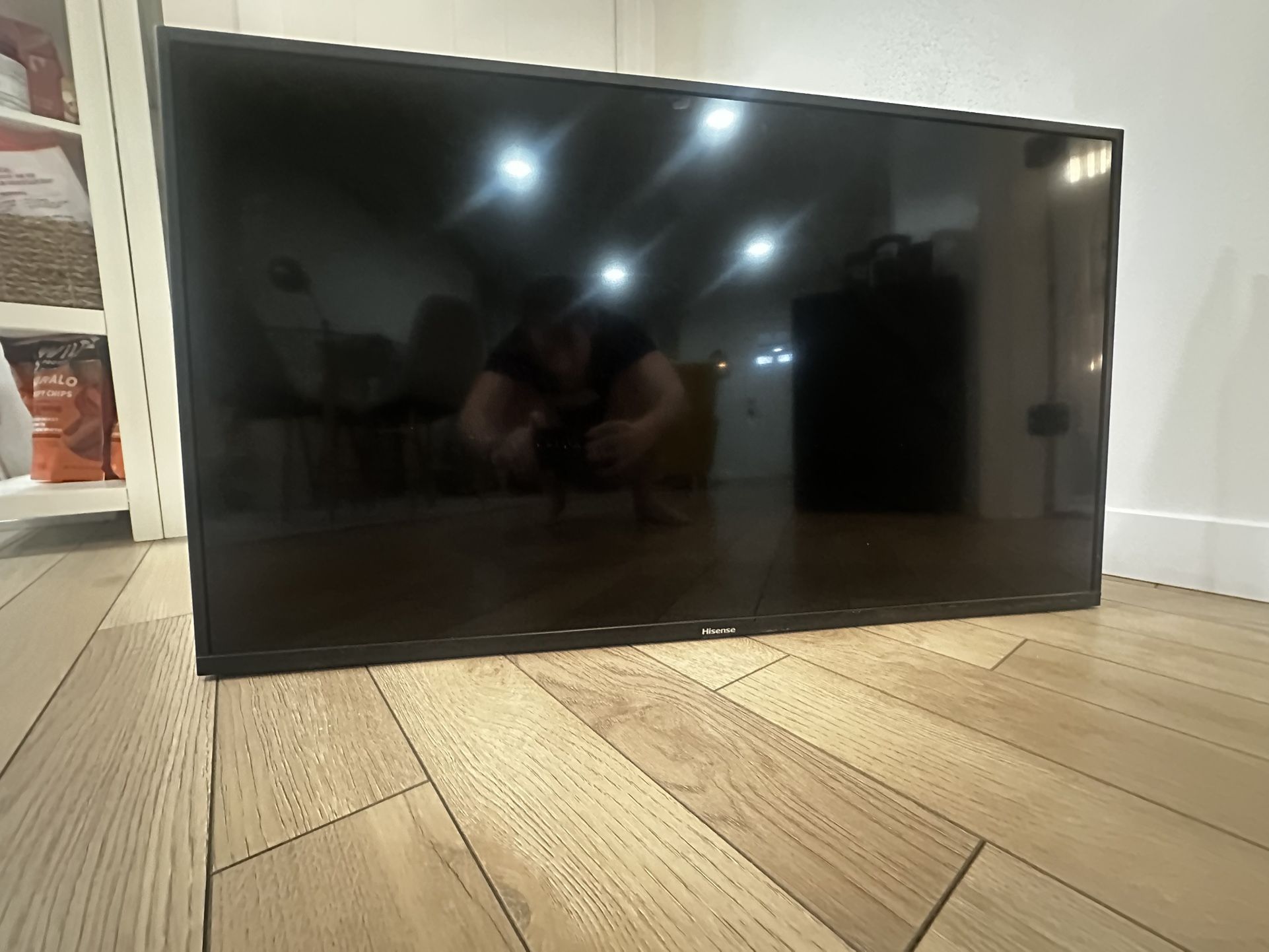 HISENSE 40” SMART TV