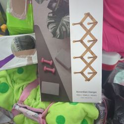 Accordion Hanger