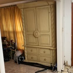 Cabinet with four drawer