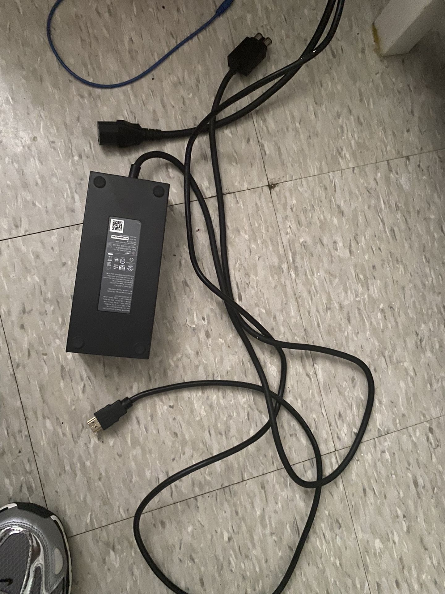 XBOX ONE (2 CONTROLLERS + HEADSET)