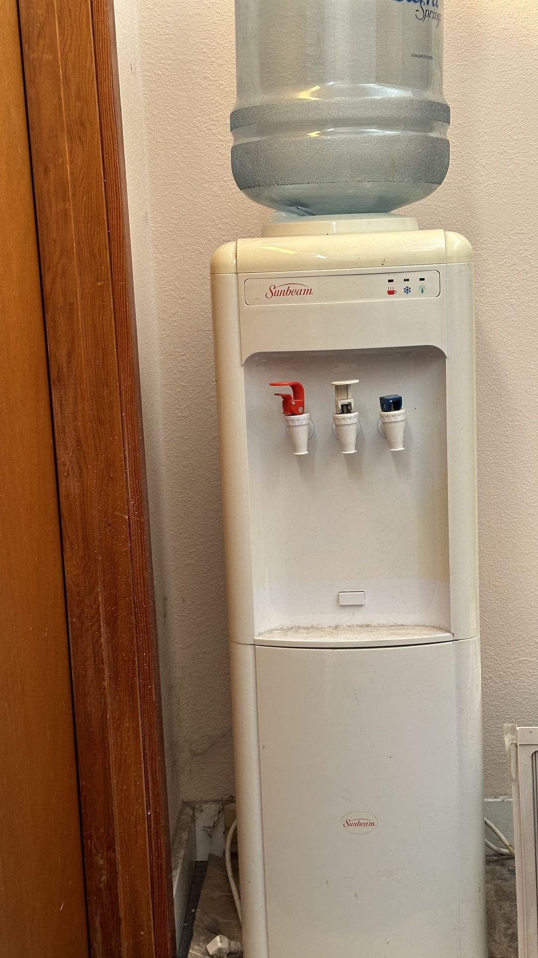 Sunbeam Water Dispenser with Fridge + 7 bottles