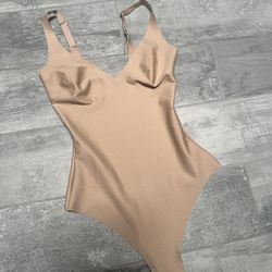 SKIMS Seamless Thong Sculpt Plunge Bodysuit Shapewear