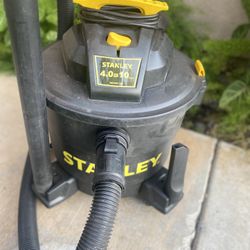 Selling A Stanley 10 Gallon Shop Vac 4.0 HP in good condition 
